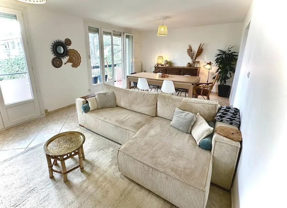 Superbe, 3 Chambres, Au Calme, Parkings Decines-Charpieu Apartment