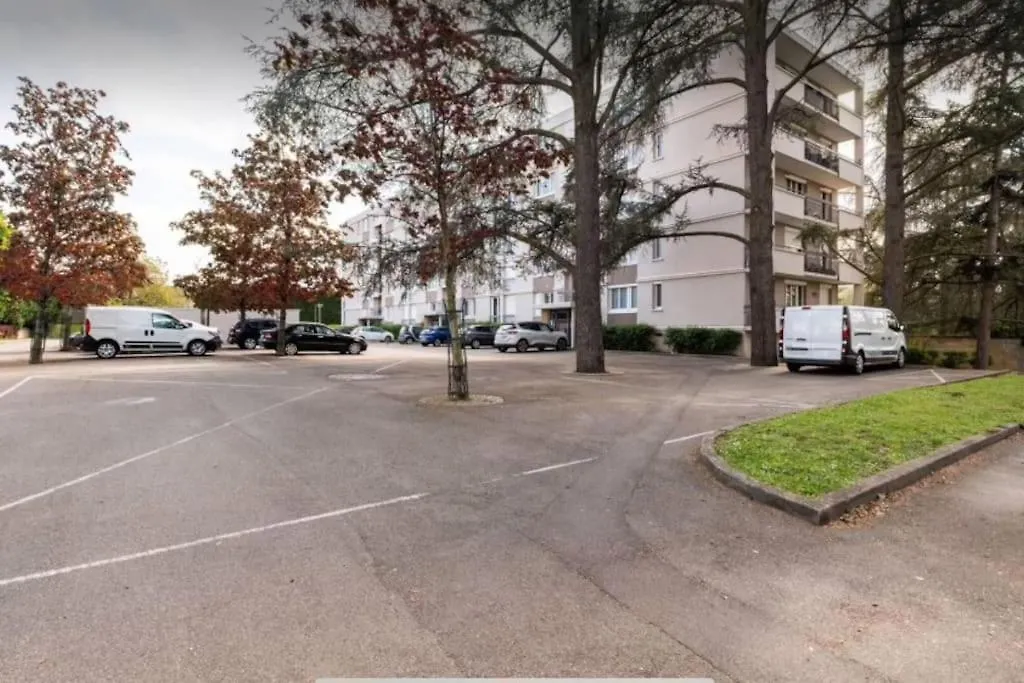 Apartment Superbe, 3 Chambres, Au Calme, Parkings Decines-Charpieu France