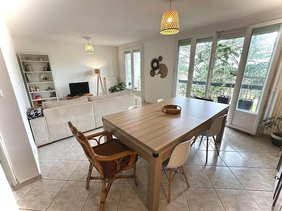 Superbe, 3 Chambres, Au Calme, Parkings Decines-Charpieu France