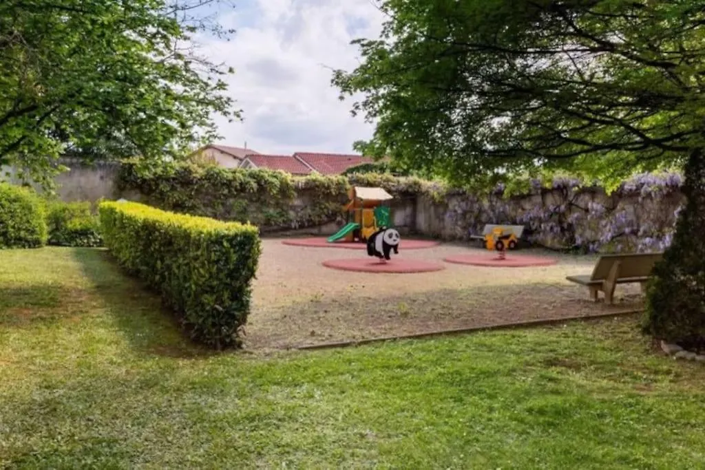 Apartment Superbe, 3 Chambres, Au Calme, Parkings Decines-Charpieu