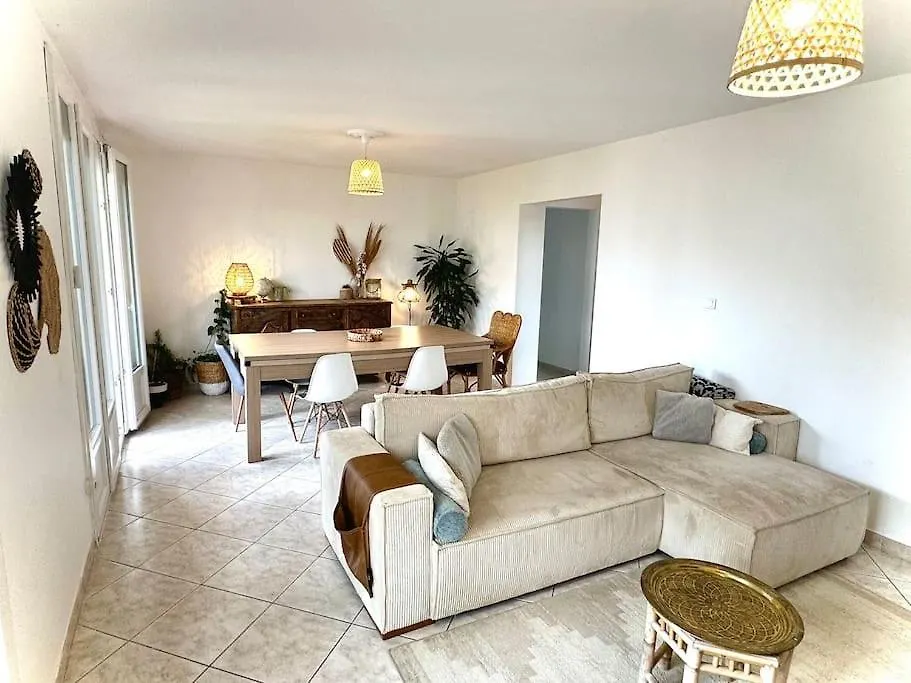Superbe, 3 Chambres, Au Calme, Parkings Decines-Charpieu France
